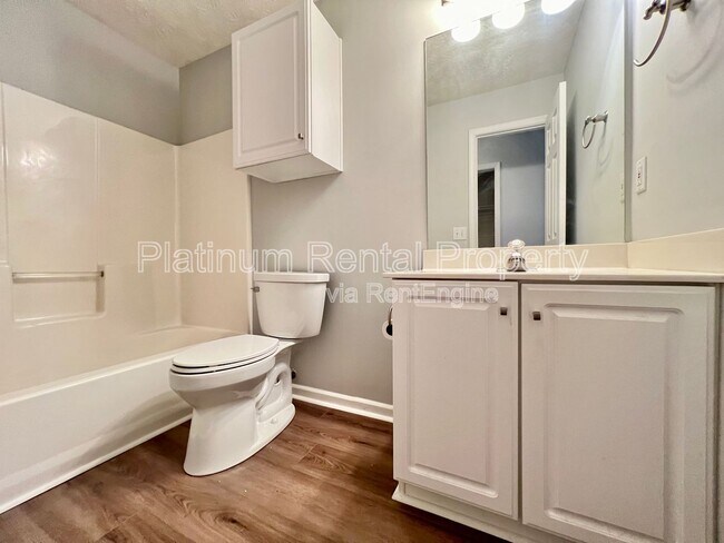 Building Photo - 725 Avening Ct