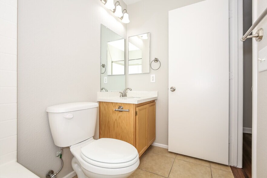 Building Photo - 5016 Charlo Dr