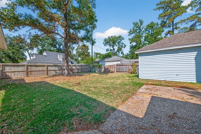 Building Photo - 1714 Corral Dr