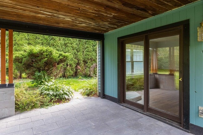 Building Photo - 12 Brickyard Rd