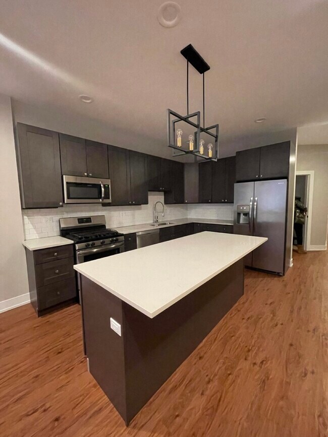 Building Photo - 215 S Hamilton Ave