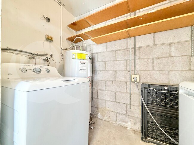 Building Photo - 2113 E Dunbar Dr