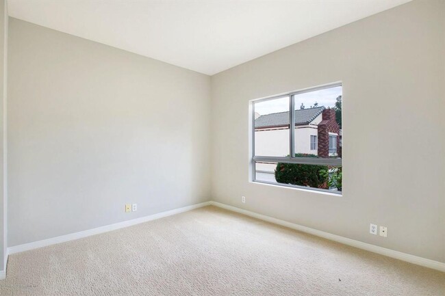 Building Photo - Spacious renovated townhouse in Arcadia fo...