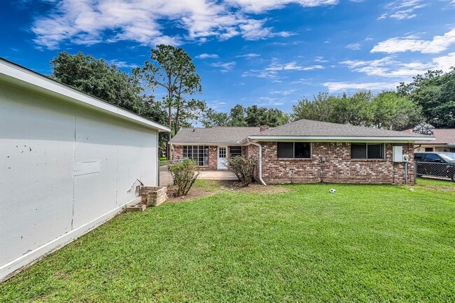 Building Photo - 22223 Hockaday Dr