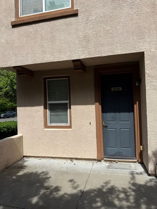 Building Photo - Gorgeous Natomas Condo