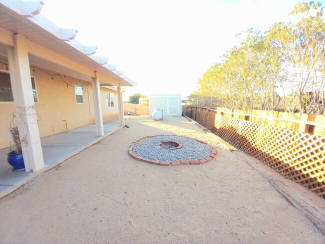 Building Photo - Spacious 3 bedroom, 2 bath with bonus room in Indian Cove