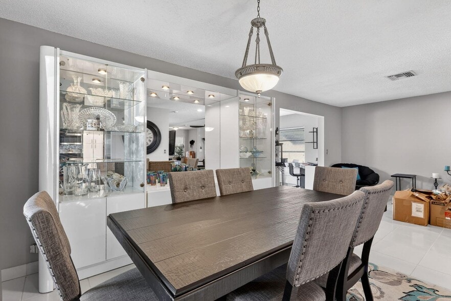 Building Photo - 6357 Overland Dr