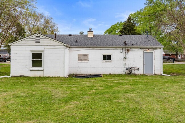Building Photo - Spacious Three-Bedroom Single Home near Prospect and Sherman- COMING SOON