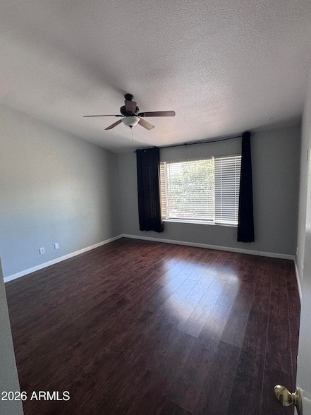 Building Photo - 1305 W Villa Maria Dr