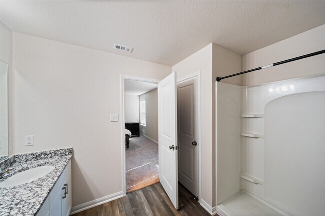 Building Photo - 2224 Cedar Vly Dr