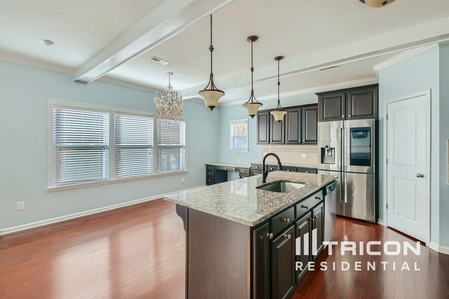 Building Photo - 2102 Eddie Massey Ln