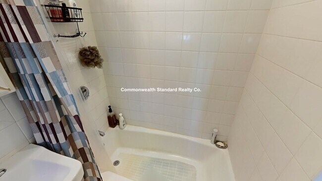 Building Photo - 27 Glenville Ave