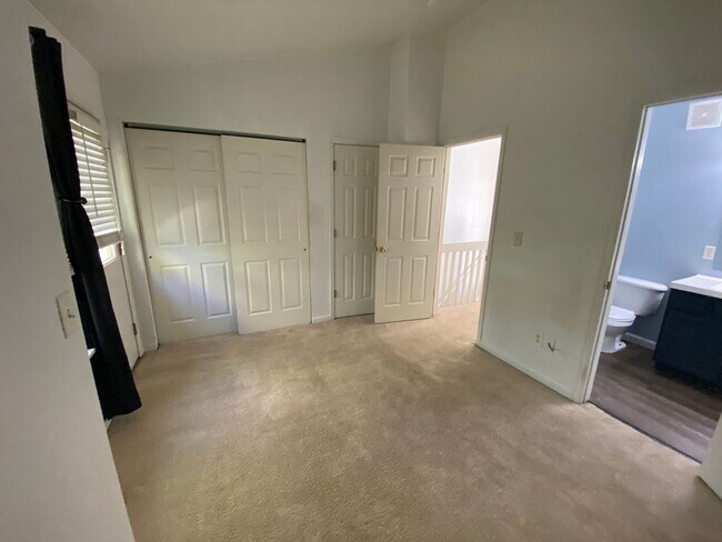 Building Photo - 2 Bedroom Townhome Near Buckley Air Force Base