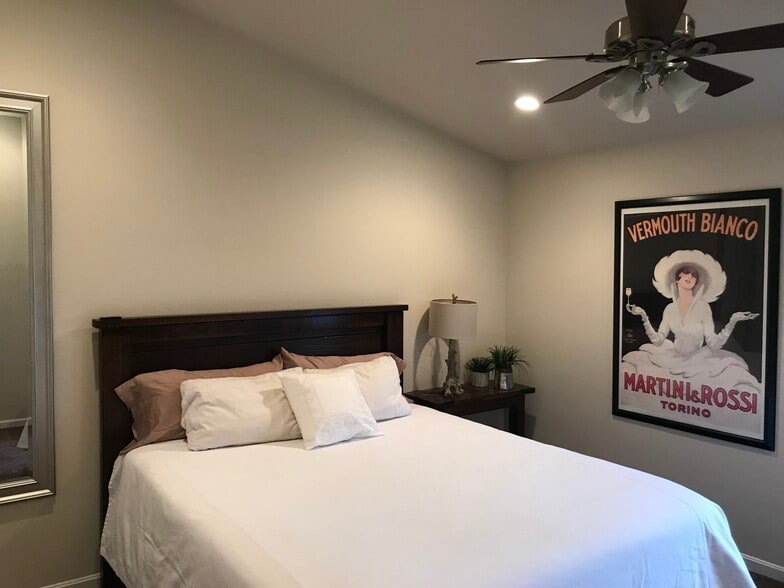 Master bedroom - 2153 Wainwright Ct