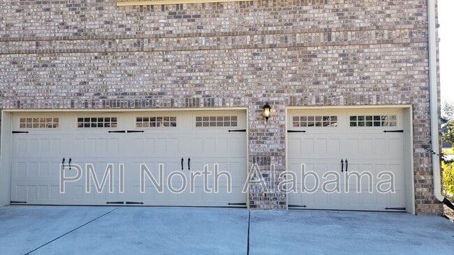 Building Photo - 130 Creekmound Dr
