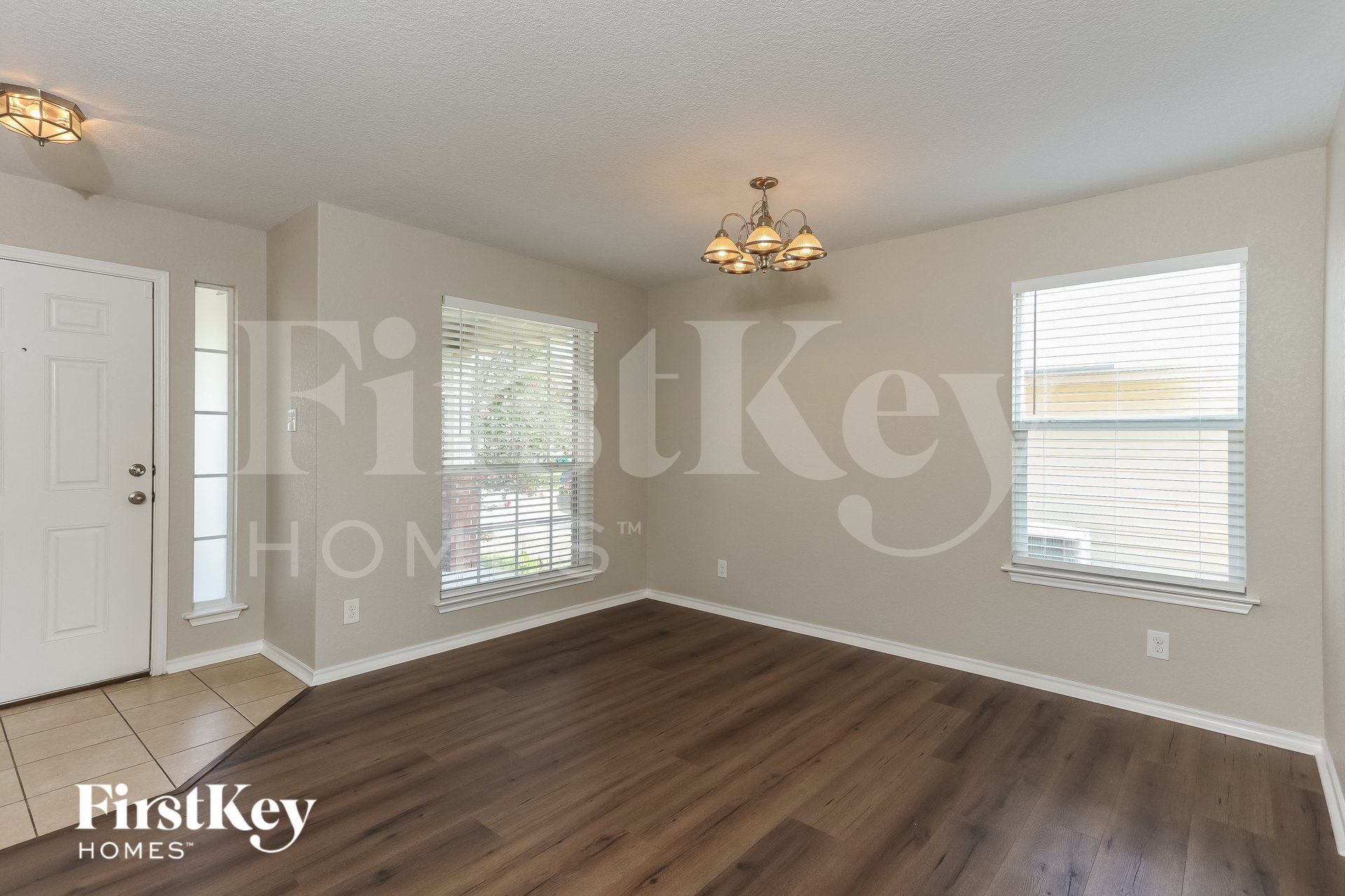 Building Photo - 466 Dolly Dr