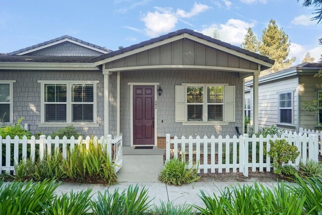 Primary Photo - Super Convenient Walnut Creek 3 bed/2bath
