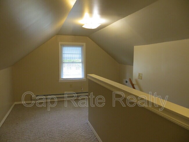 Building Photo - 469 S Waverly St
