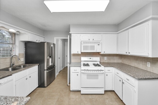Building Photo - 24118 Spring Gum Dr