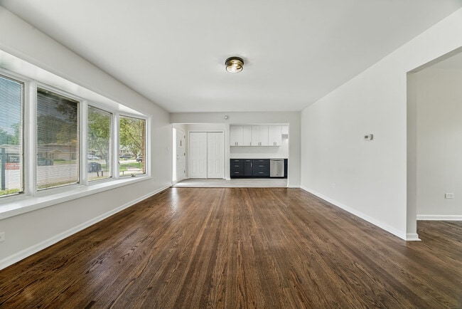 Building Photo - 554 E 168th Pl