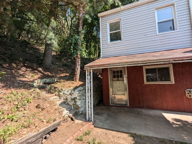 Building Photo - Spacious 2 bedroom 1 bathroom single family home (Marshall-Shadeland)