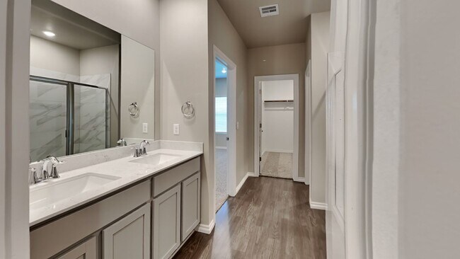 Building Photo - Very Nice 4 Bedroom 2 1/2 Bath in Yukon Schools + an office + bonus room