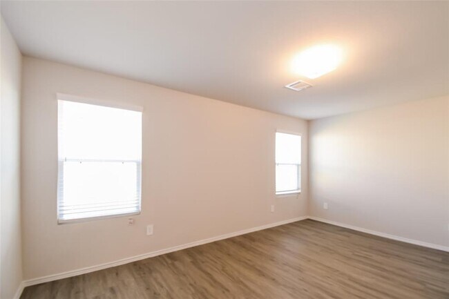 Building Photo - 4818 Banyan Tree Trl