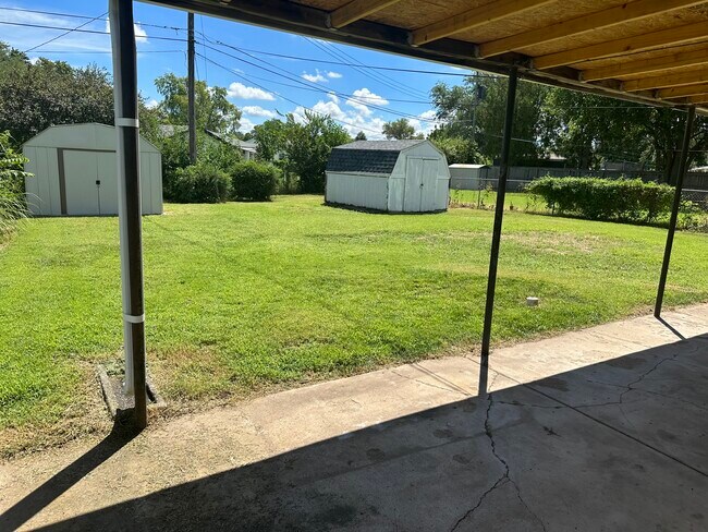 Building Photo - 1513 Hickory St