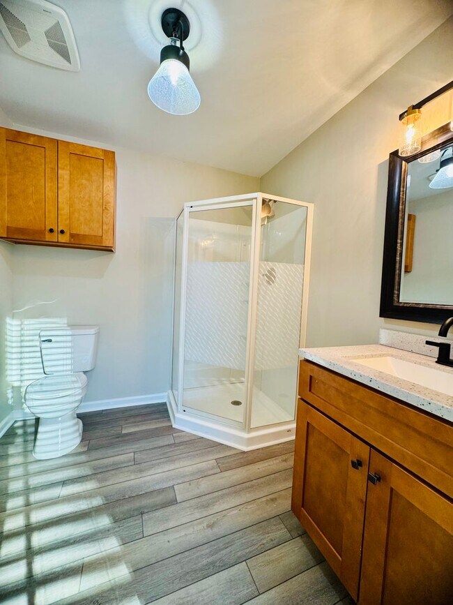 Building Photo - 218 College St