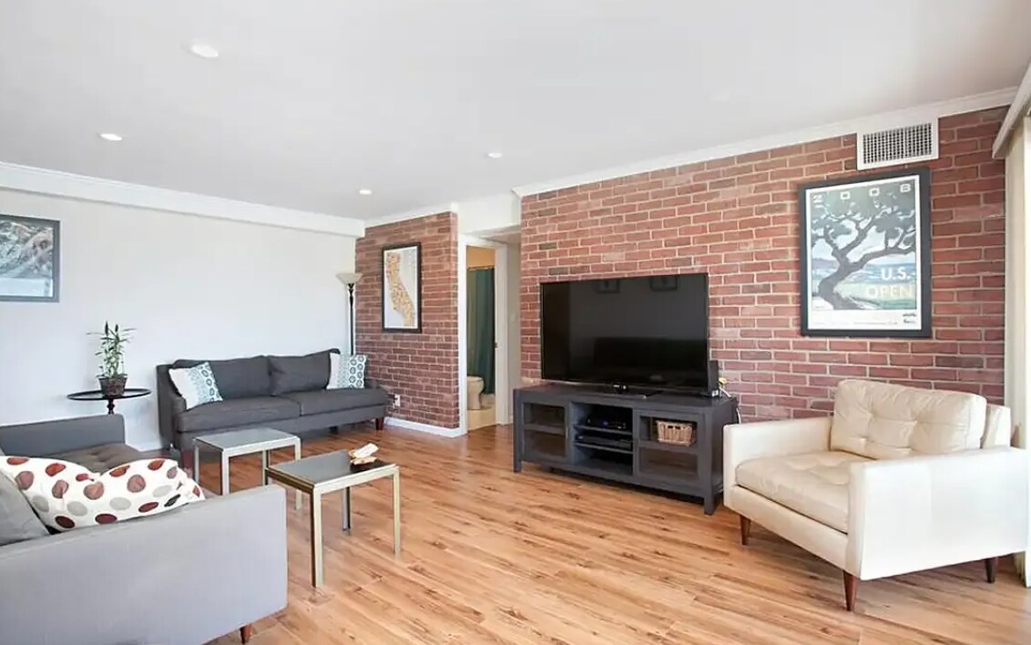 Building Photo - 2244 2nd Ave