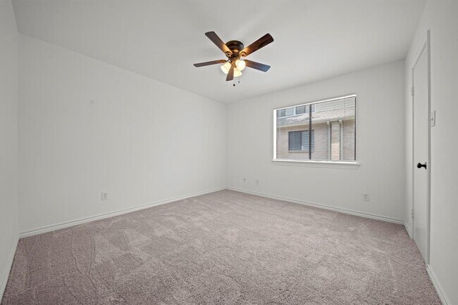 Building Photo - 3500 Tangle Brush Dr
