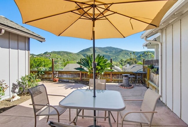 Building Photo - Beautifully Maintained 2 Bed / 2 Bath Home in Gated West Village Community