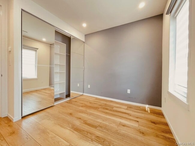 Building Photo - 71-53 69th Pl