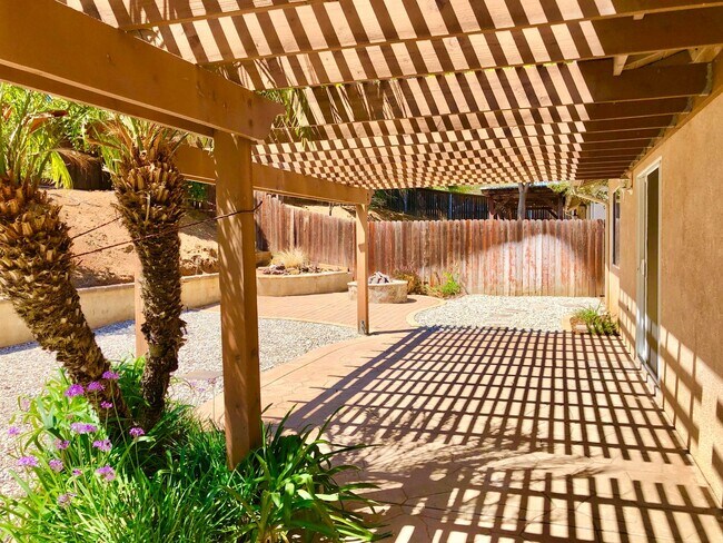 Building Photo - Light & Bright Single-Story Home in the Heart of Fallbrook, Complete with Private, Fully Fenced B...