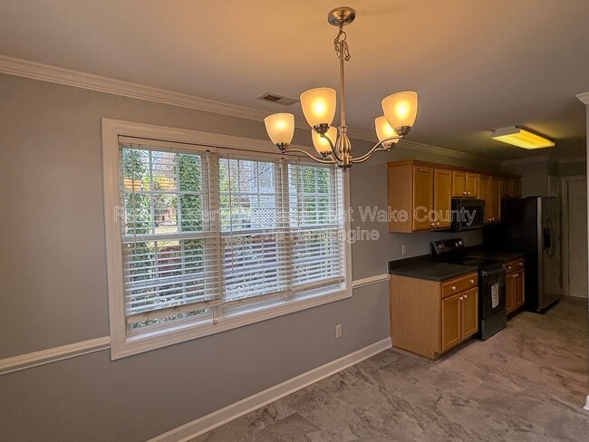 Building Photo - 828 Shackleton Rd