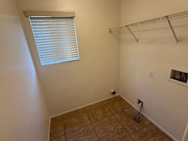 Building Photo - Brentwood Community- Centrally Located- 3 ...