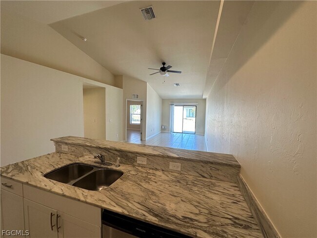 Building Photo - 4521 SW 9th Ave