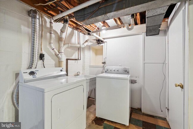 Building Photo - 9923 Mayfield Dr