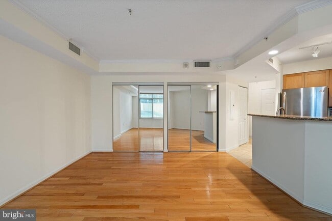 Building Photo - 3101 N Hampton Dr