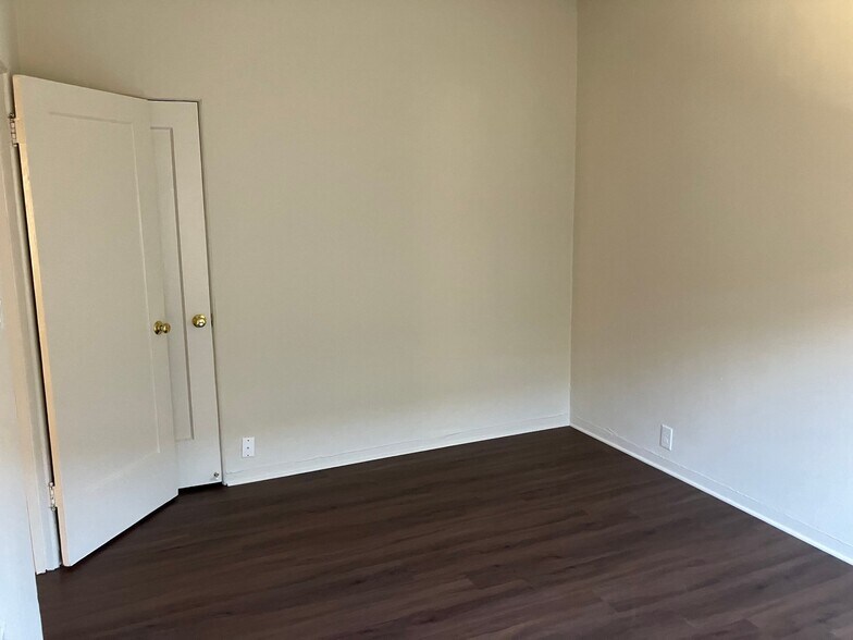 Building Photo - 2625 Ivy Dr