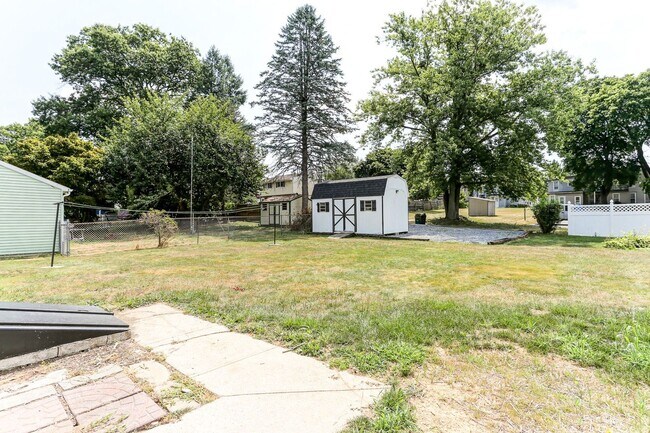 Building Photo - 336 Snyder Ave