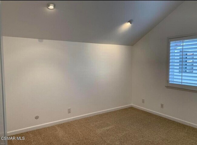 Building Photo - 924 Thistlegate Rd