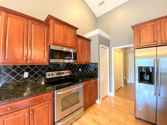 Building Photo - 3 bedroom, 2 bath with Bonus room - Hampstead Pines Community