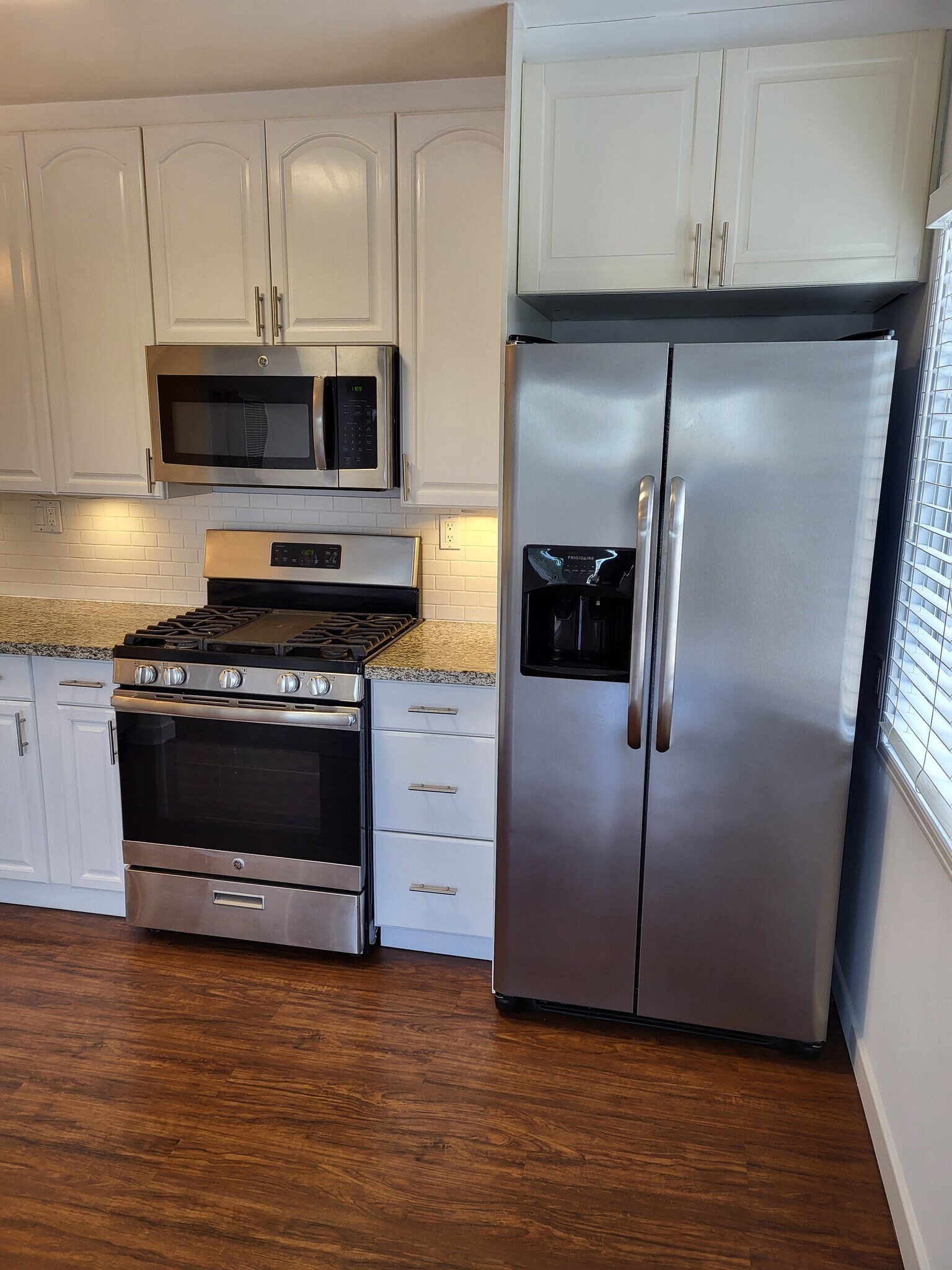 Kitchen - 4119 Falcon St