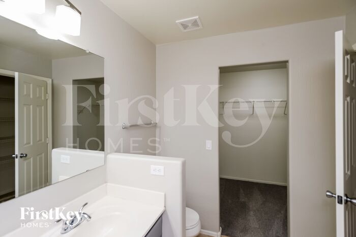 Building Photo - 2374 E Meadow Chase Dr