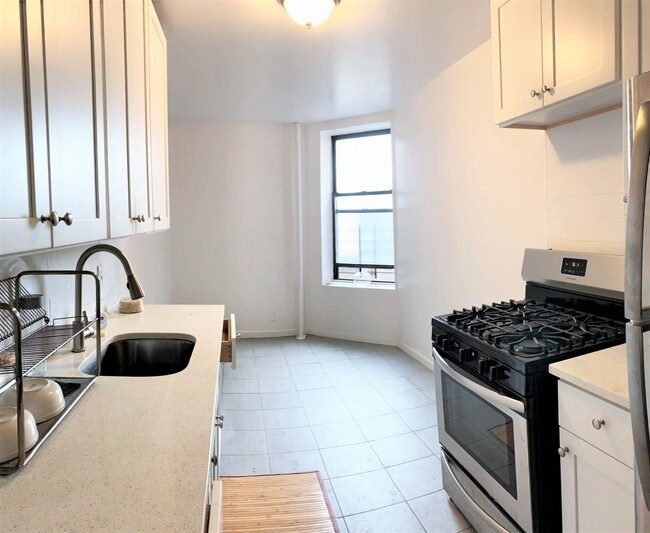 Primary Photo - 114 Albemarle Rd