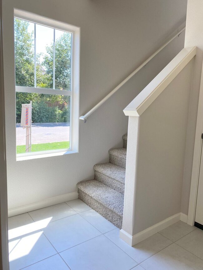 Building Photo - Beautiful brownstone in the heart of Ville...