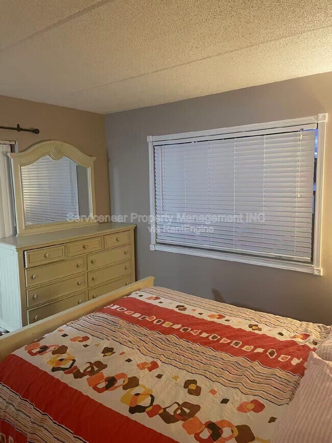 Building Photo - 217 Woodlake Wynde