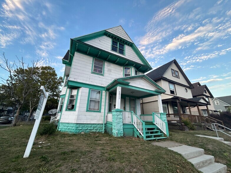 Primary Photo - 1322 E Main St