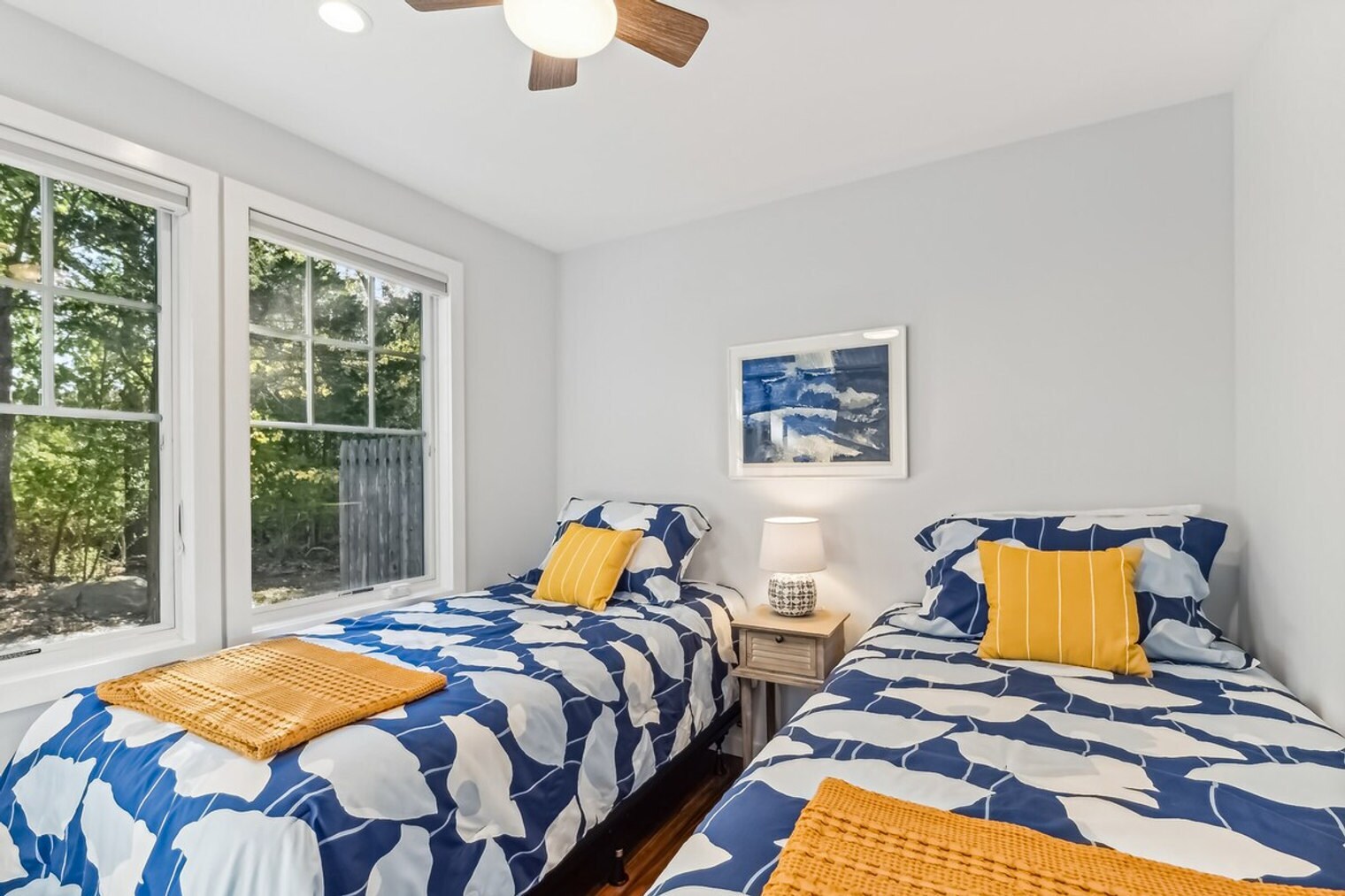 Building Photo - 605 Circle Dr